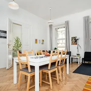 Bright, Spacious In The Historic Centre Praga